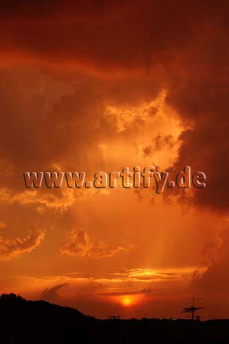 Gewitterfront in Rot